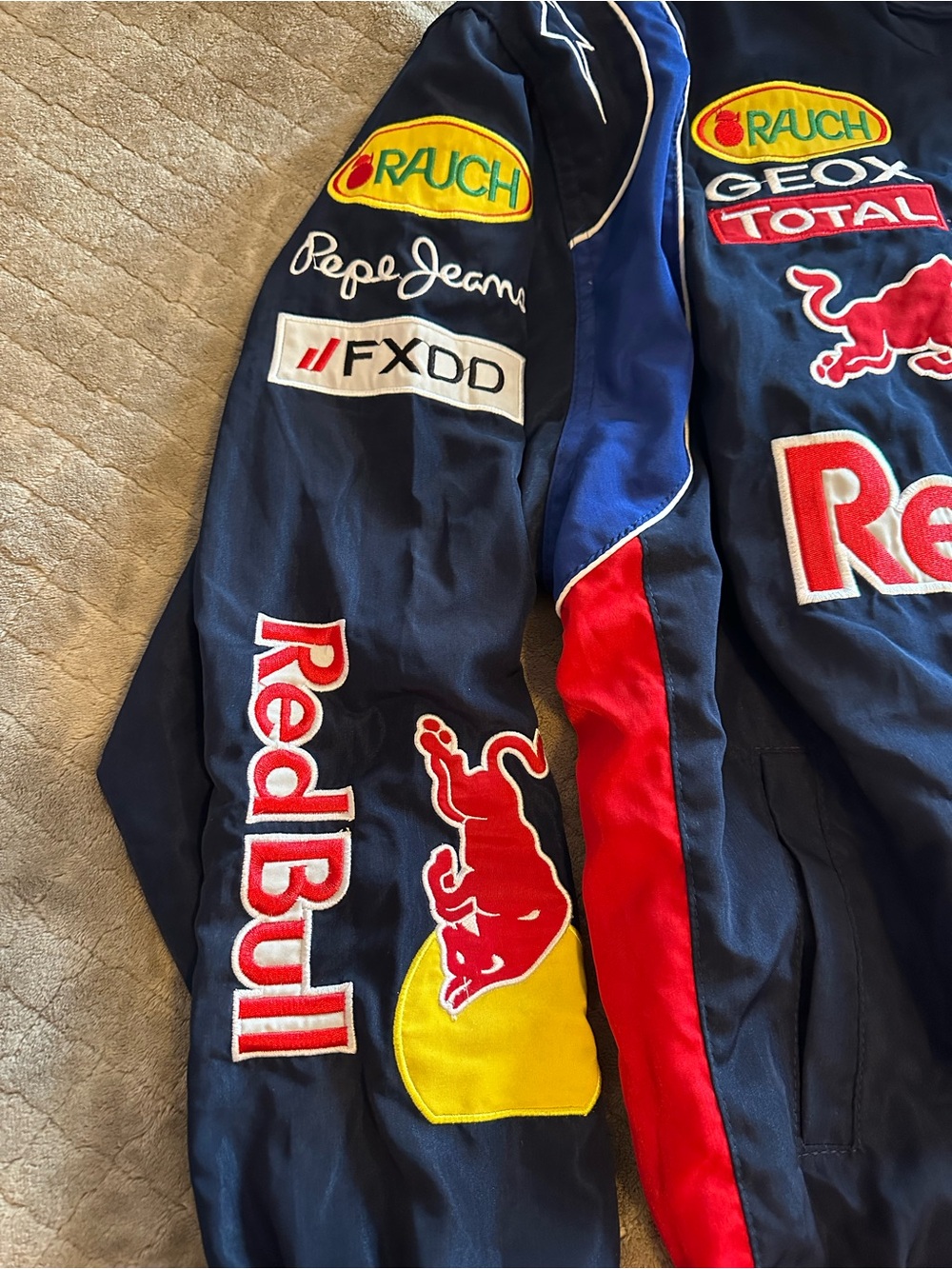 Vintage Red Bull F1 Infiniti Racing Jacket - Picture 4 of 10